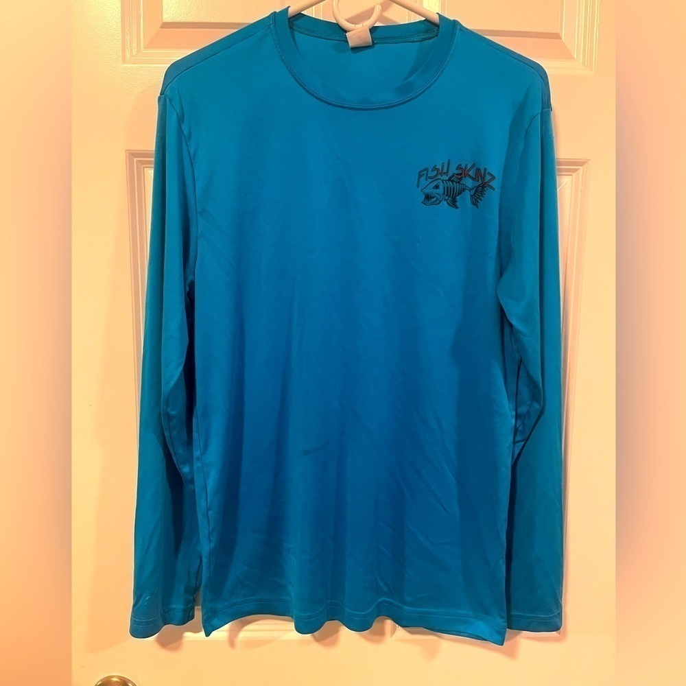 Guc fish skinz dry fit shirt size medium